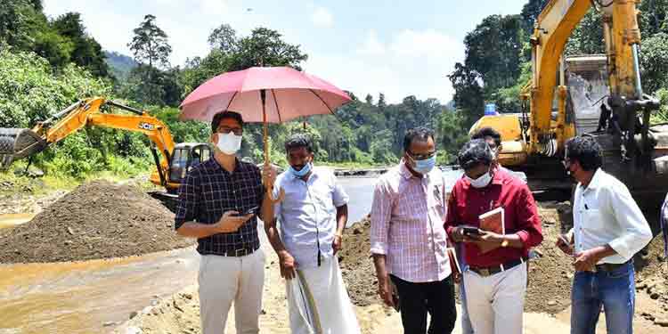 പമ്പ ത്രിവേണിയിലെ മണല് നീക്കം ചെയ്യല് പൂര്ത്തിയാകുന്നു പമ്പ ത്രിവേണിയിലെ മണല് നീക്കം ചെയ്യല് പൂര്ത്തിയാകുന്നു
