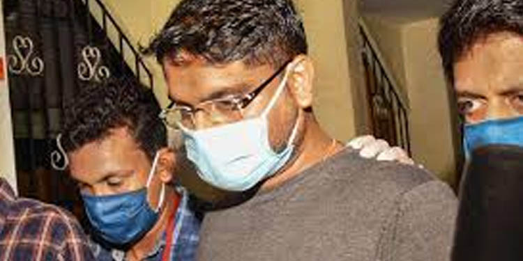 സ്വര്ണ്ണക്കടത്ത് : സരിത്തിനെ എന്ഐഎ സംഘം തിരുവനന്തപുരത്തെത്തിച്ച് തെളിവെടുപ്പ് ആരംഭിച്ചു സ്വര്ണ്ണക്കടത്ത് : സരിത്തിനെ എന്ഐഎ സംഘം തിരുവനന്തപുരത്തെത്തിച്ച് തെളിവെടുപ്പ് ആരംഭിച്ചു