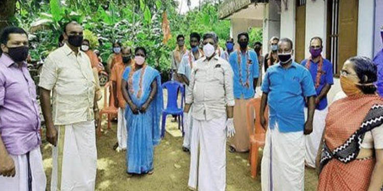 പത്തനംതിട്ടയില് ബിജെപി പ്രവര്ത്തകര് സി.പി.എമ്മില് ചേര്ന്നു പത്തനംതിട്ടയില് ബിജെപി പ്രവര്ത്തകര് സി.പി.എമ്മില് ചേര്ന്നു