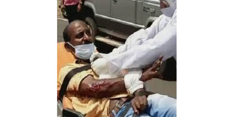 പത്തനംതിട്ടയില് ക്വാറന്റീന് ലംഘിച്ച് പുറത്തിറങ്ങിയ ആളെ പോലീസും ആരോഗ്യ പ്രവര്ത്തകരും ഓടിച്ചിട്ട് പിടികൂടി പത്തനംതിട്ടയില് ക്വാറന്റീന് ലംഘിച്ച് പുറത്തിറങ്ങിയ ആളെ പോലീസും ആരോഗ്യ പ്രവര്ത്തകരും ഓടിച്ചിട്ട് പിടികൂടി