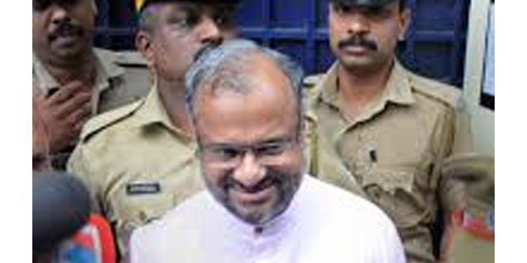 കന്യാസ്ത്രീ പീഡനം ; ഫ്രാങ്കോയുടെ ജാമ്യം റദ്ദാക്കി ; അറസ്റ്റ് വാറന്റ് പുറപ്പെടുവിച്ചു കന്യാസ്ത്രീ പീഡനം ; ഫ്രാങ്കോയുടെ ജാമ്യം റദ്ദാക്കി ; അറസ്റ്റ് വാറന്റ് പുറപ്പെടുവിച്ചു