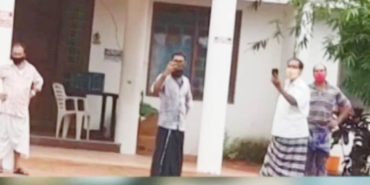 ചികിത്സാ കേന്ദ്രത്തില് ലഹരി വില്പന : തടഞ്ഞ ആരോഗ്യവകുപ്പ് ഉദ്യോഗസ്ഥര്ക്ക് നേരെ കൈയ്യേറ്റo ചികിത്സാ കേന്ദ്രത്തില് ലഹരി വില്പന : തടഞ്ഞ ആരോഗ്യവകുപ്പ് ഉദ്യോഗസ്ഥര്ക്ക് നേരെ കൈയ്യേറ്റo