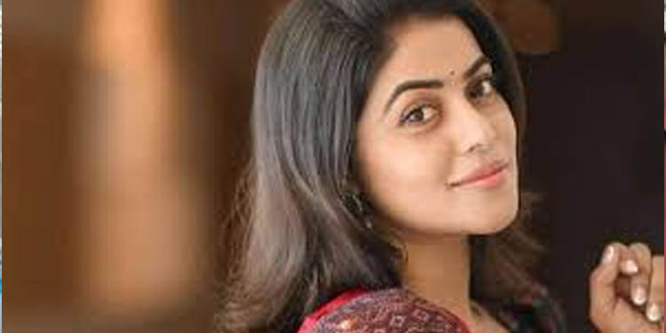 ഷംനയെ ബ്ലാക്ക് മെയിൽ ചെയ്ത കേസ് : ടിക്ടോക് താരം യാസിറിന്റെ മൊഴിയെടുക്കുന്നു ഷംനയെ ബ്ലാക്ക് മെയിൽ ചെയ്ത കേസ് : ടിക്ടോക് താരം യാസിറിന്റെ മൊഴിയെടുക്കുന്നു