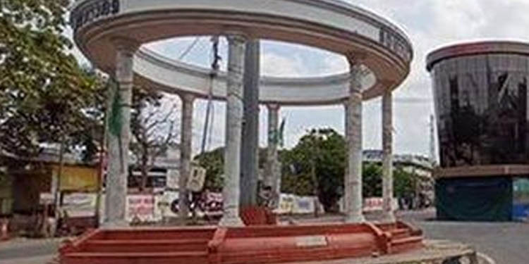 മലപ്പുറം ജില്ലയില് കര്ശന നിയന്ത്രണം ; തിരൂരില് മീന് മാര്ക്കറ്റ് അടയ്ക്കാന് നിര്ദ്ദേശം മലപ്പുറം ജില്ലയില് കര്ശന നിയന്ത്രണം ; തിരൂരില് മീന് മാര്ക്കറ്റ് അടയ്ക്കാന് നിര്ദ്ദേശം