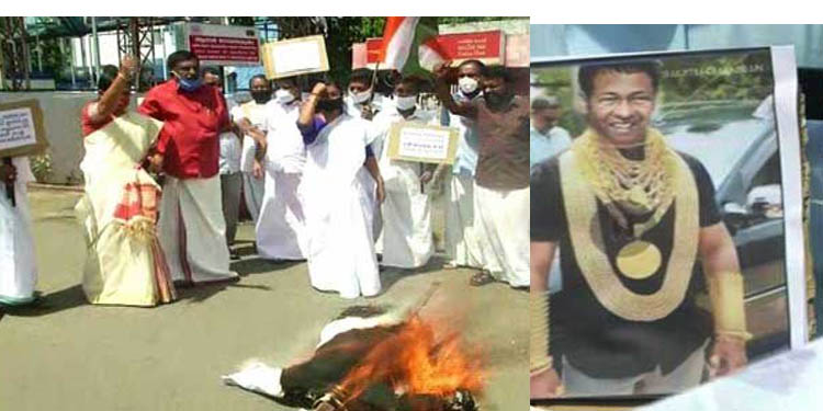 സ്വര്ണ്ണക്കടത്ത് : മുഖ്യമന്ത്രിയുടെ കോലം കത്തിച്ചു ; സംസ്ഥാന വ്യാപകമായി കോണ്ഗ്രസ് പ്രതിഷേധം സ്വര്ണ്ണക്കടത്ത് : മുഖ്യമന്ത്രിയുടെ കോലം കത്തിച്ചു ; സംസ്ഥാന വ്യാപകമായി കോണ്ഗ്രസ് പ്രതിഷേധം