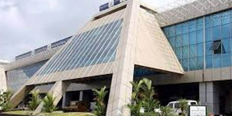 കരിപ്പൂര് വിമാനത്താവളത്തില് 60 ലക്ഷം രൂപയുടെ സ്വര്ണം പിടികൂടി കരിപ്പൂര് വിമാനത്താവളത്തില് 60 ലക്ഷം രൂപയുടെ സ്വര്ണം പിടികൂടി