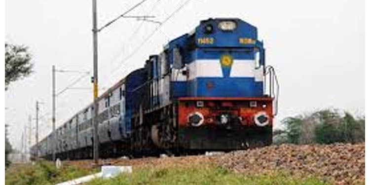 മണ്ണിടിച്ചില് : കോട്ടയം വഴി സര്വീസ് നടത്തിയിരുന്ന വേണാട്, ജനശതാബ്ദി ട്രെയിനുകള് ഇന്ന് ആലപ്പുഴ വഴി മണ്ണിടിച്ചില് : കോട്ടയം വഴി സര്വീസ് നടത്തിയിരുന്ന വേണാട്, ജനശതാബ്ദി ട്രെയിനുകള് ഇന്ന് ആലപ്പുഴ വഴി