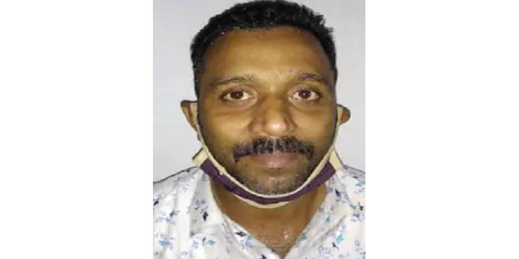 പിടികിട്ടാപുള്ളി അബ്ദുള് അസീസ് എന്ന അറബി അസീസ് കഞ്ചാവുമായി പിടിയില് പിടികിട്ടാപുള്ളി അബ്ദുള് അസീസ് എന്ന അറബി അസീസ് കഞ്ചാവുമായി പിടിയില്