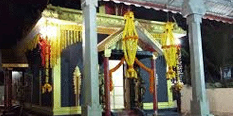 കോവിഡ് സ്ഥിരീകരിച്ചയാള് ദര്ശനത്തിനു എത്തിയതിനെ തുടര്ന്ന് ക്ഷേത്രം അടച്ചു കോവിഡ് സ്ഥിരീകരിച്ചയാള് ദര്ശനത്തിനു എത്തിയതിനെ തുടര്ന്ന് ക്ഷേത്രം അടച്ചു