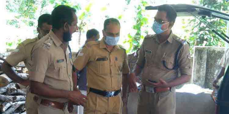 കടമ്പനാട് വില്പനയ്ക്കായി മദ്യം സൂക്ഷിച്ച രണ്ടുപേർ അറസ്റ്റിൽ കടമ്പനാട് വില്പനയ്ക്കായി മദ്യം സൂക്ഷിച്ച രണ്ടുപേർ അറസ്റ്റിൽ
