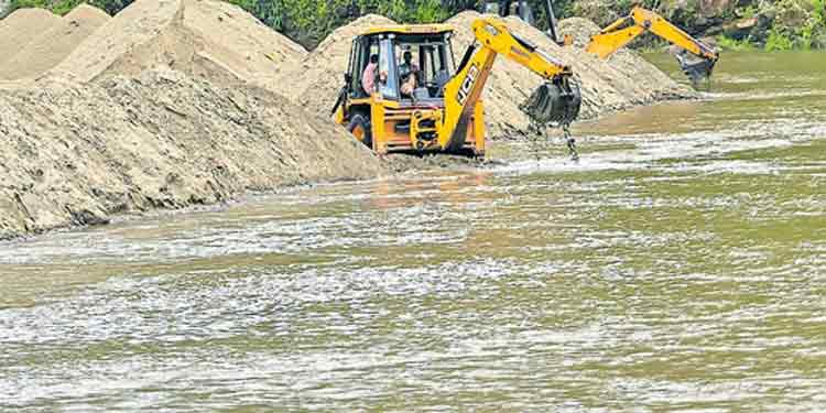 പമ്പാ നദിയിലെ മണ്ണു നീക്കൽ അവസാന ഘട്ടത്തിലേക്ക് പമ്പാ നദിയിലെ മണ്ണു നീക്കൽ അവസാന ഘട്ടത്തിലേക്ക്