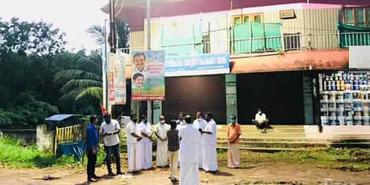 ആന്റോ ആന്റണി നല്കിയ ഹൈമാസ്റ്റ് തെളിക്കാൻ എല്.ഡി.എഫ് ഭരിക്കുന്ന ഏനാദിമംഗലം പഞ്ചായത്ത് തയ്യാറായില്ല ; കോൺഗ്രസ് പ്രവർത്തകർ ലൈറ്റ് തെളിച്ചു ആന്റോ ആന്റണി നല്കിയ ഹൈമാസ്റ്റ് തെളിക്കാൻ എല്.ഡി.എഫ് ഭരിക്കുന്ന ഏനാദിമംഗലം പഞ്ചായത്ത് തയ്യാറായില്ല ; കോൺഗ്രസ് പ്രവർത്തകർ ലൈറ്റ് തെളിച്ചു