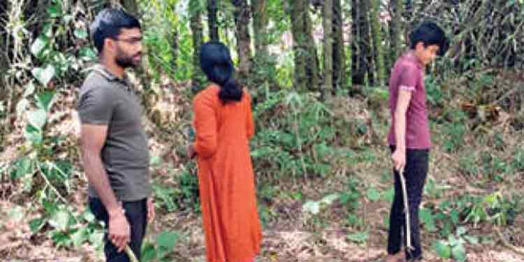 പഴകുളം തെങ്ങുംതാരയിലെ പാമ്പുകൾ നിറഞ്ഞ മുളംകാട് പരിസരവാസികൾക്ക് ഭീഷണിയാകുന്നു പഴകുളം തെങ്ങുംതാരയിലെ പാമ്പുകൾ നിറഞ്ഞ മുളംകാട് പരിസരവാസികൾക്ക് ഭീഷണിയാകുന്നു