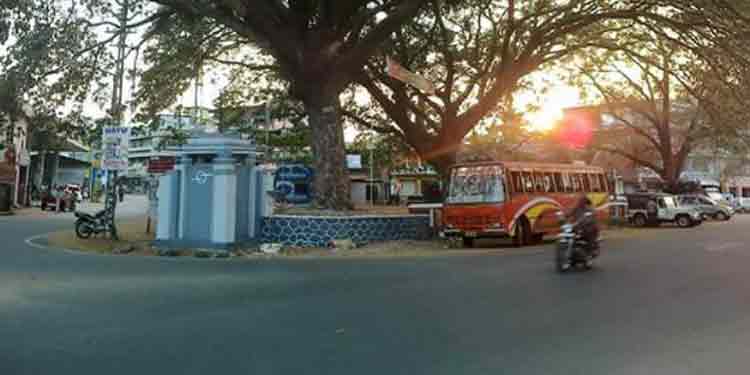 എം.സി റോഡ് കുരുതിക്കളമാകുന്നു ; കോടികള് തുലച്ച റോഡുപണിയില് പാളിച്ചകളേറെ എം.സി റോഡ് കുരുതിക്കളമാകുന്നു ; കോടികള് തുലച്ച റോഡുപണിയില് പാളിച്ചകളേറെ