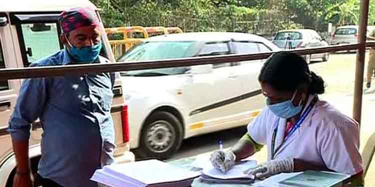 കാസര്ഗോഡ് കോവിഡ് പരിശോധനാഫലം വൈകുന്നു ; സൗകര്യം കൂട്ടണമെന്നാവശ്യം കാസര്ഗോഡ് കോവിഡ് പരിശോധനാഫലം വൈകുന്നു ; സൗകര്യം കൂട്ടണമെന്നാവശ്യം