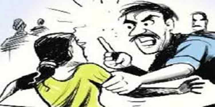 ദളിത് യുവതിയെ സിപിഎം നേതാവ് മര്ദ്ദിച്ചു ; നേതാവിന് സുരക്ഷ ഒരുക്കി പാര്ട്ടി ദളിത് യുവതിയെ സിപിഎം നേതാവ് മര്ദ്ദിച്ചു ; നേതാവിന് സുരക്ഷ ഒരുക്കി പാര്ട്ടി