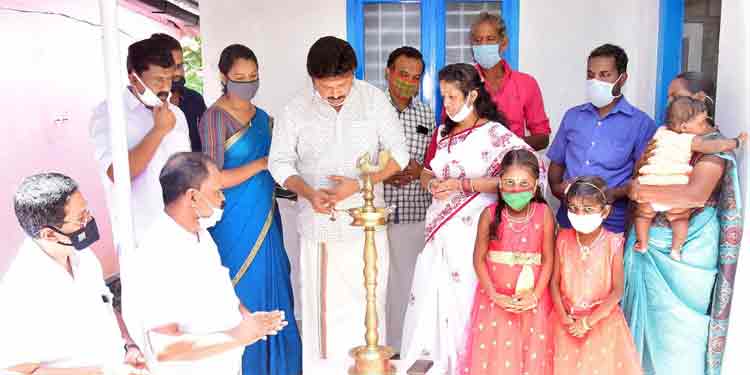 ഡോ. എം.എസ്. സുനിലിന്റെ 173 മത് സ്നേഹഭവനത്തിന്റെ താക്കോല് കെ.ബി.ഗണേഷ് കുമാർ എം.എല്.എ കൈമാറി ഡോ. എം.എസ്. സുനിലിന്റെ 173 മത് സ്നേഹഭവനത്തിന്റെ താക്കോല് കെ.ബി.ഗണേഷ് കുമാർ എം.എല്.എ കൈമാറി