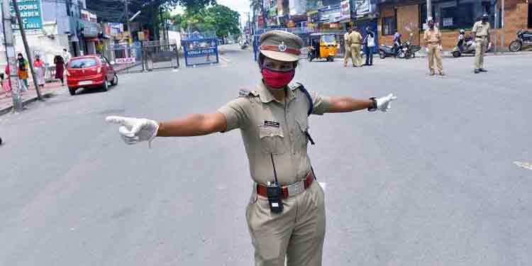 സമ്പർക്ക വ്യാപനം നിയന്ത്രണാതീതമാകുന്നു ; തലസ്ഥാനത്ത് കൂടുതൽ നിയന്ത്രണങ്ങൾ സമ്പർക്ക വ്യാപനം നിയന്ത്രണാതീതമാകുന്നു ; തലസ്ഥാനത്ത് കൂടുതൽ നിയന്ത്രണങ്ങൾ