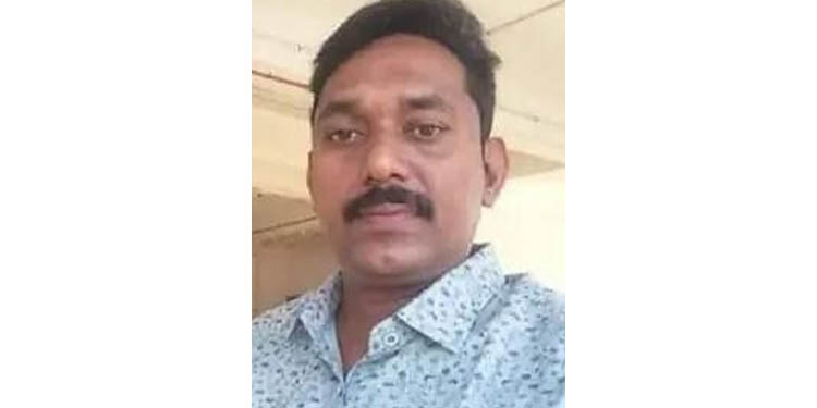 സിയാദിന്റെ കൊലപാതകം ഗുണ്ടാപ്പിരിവിനെ എതിര്ത്തതിനും കുട്ടികള്ക്കു കഞ്ചാവ് വില്ക്കുന്നതിനെ ചോദ്യം ചെയ്തതിനും സിയാദിന്റെ കൊലപാതകം ഗുണ്ടാപ്പിരിവിനെ എതിര്ത്തതിനും കുട്ടികള്ക്കു കഞ്ചാവ് വില്ക്കുന്നതിനെ ചോദ്യം ചെയ്തതിനും