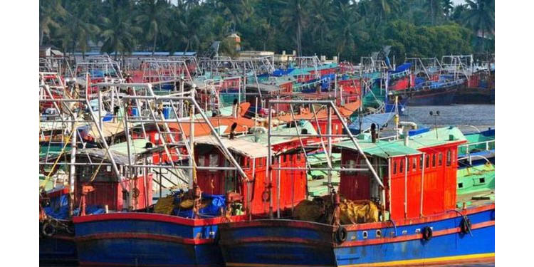 കോവിഡ് വ്യാപനത്തെ തുടര്ന്ന് അഴീക്കോട് ഫിഷ് ലാന്റിംഗ് സെന്റര് അടച്ചു കോവിഡ് വ്യാപനത്തെ തുടര്ന്ന് അഴീക്കോട് ഫിഷ് ലാന്റിംഗ് സെന്റര് അടച്ചു