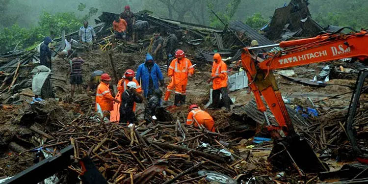 ഉരുള്പൊട്ടലില് കാണാതായവര്ക്ക് വേണ്ടിയുള്ള തിരച്ചില് പുനരാരംഭിച്ചു ഉരുള്പൊട്ടലില് കാണാതായവര്ക്ക് വേണ്ടിയുള്ള തിരച്ചില് പുനരാരംഭിച്ചു
