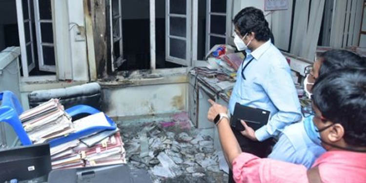 സെക്രട്ടറിയേറ്റിലെ പ്രോട്ടോകോള് ഓഫീസിലുണ്ടായ തീപിടുത്തം : ഫയല് പരിശോധന ആരംഭിച്ചു സെക്രട്ടറിയേറ്റിലെ പ്രോട്ടോകോള് ഓഫീസിലുണ്ടായ തീപിടുത്തം : ഫയല് പരിശോധന ആരംഭിച്ചു