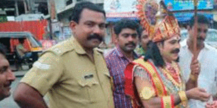 പോലീസുകാര് മാവേലി വേഷം കെട്ടേണ്ടെന്ന് തിരുവനന്തപുരം സിറ്റി പോലീസ് കമ്മീഷണറുടെ ഉത്തരവ് പോലീസുകാര് മാവേലി വേഷം കെട്ടേണ്ടെന്ന് തിരുവനന്തപുരം സിറ്റി പോലീസ് കമ്മീഷണറുടെ ഉത്തരവ്