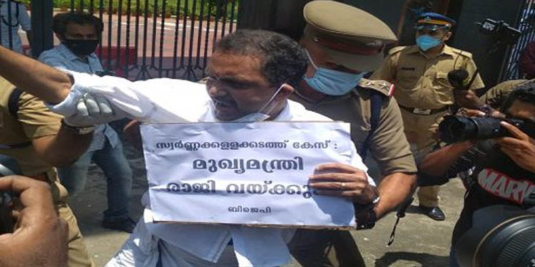 നിയമസഭയ്ക്കു മുന്നില് പ്രധിഷേധിച്ച കെ.സുരേന്ദ്രന് ഉള്പ്പടെയുള്ള ബി.ജെ.പി നേതാക്കളെ അറസ്റ്റു ചെയ്തു നിയമസഭയ്ക്കു മുന്നില് പ്രധിഷേധിച്ച കെ.സുരേന്ദ്രന് ഉള്പ്പടെയുള്ള ബി.ജെ.പി നേതാക്കളെ അറസ്റ്റു ചെയ്തു