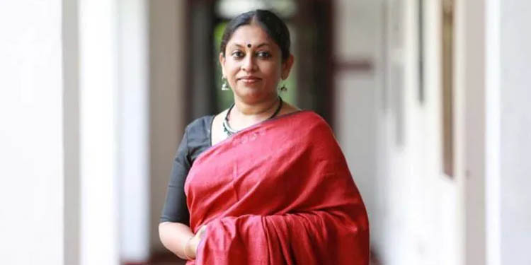 എംജി സര്വ്വകലാശാല നിയമന വിവാദം : രാജിവെച്ചൊഴിയുകയാണെന്ന് കെ.ആര്. മീര എംജി സര്വ്വകലാശാല നിയമന വിവാദം : രാജിവെച്ചൊഴിയുകയാണെന്ന് കെ.ആര്. മീര