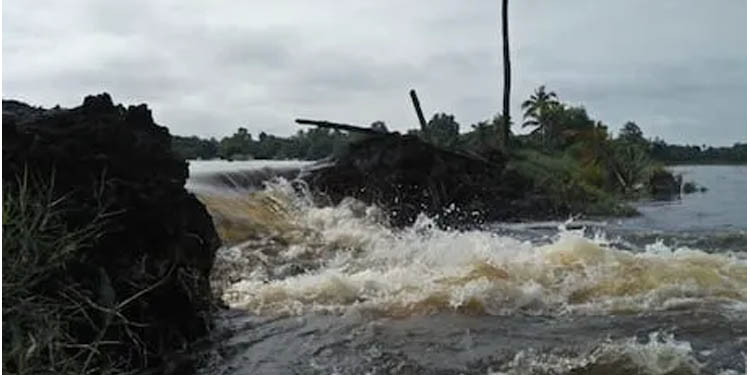 കോട്ടയം ജില്ലയില് വെള്ളം കയറിയതിനെത്തുടര്ന്ന് ഗതാഗതം തടസപ്പെട്ട റോഡുകളും വാഹനങ്ങള്ക്ക് പോകാവുന്ന പകരം റൂട്ടുകളും കോട്ടയം ജില്ലയില് വെള്ളം കയറിയതിനെത്തുടര്ന്ന് ഗതാഗതം തടസപ്പെട്ട റോഡുകളും വാഹനങ്ങള്ക്ക് പോകാവുന്ന പകരം റൂട്ടുകളും