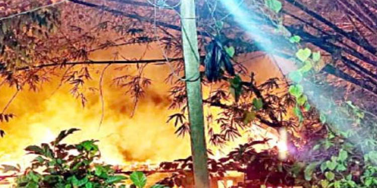 ക്വാറന്റീന് കേന്ദ്രമാക്കിയ റിസോര്ട്ടില് വന് തീപിടിത്തം ക്വാറന്റീന് കേന്ദ്രമാക്കിയ റിസോര്ട്ടില് വന് തീപിടിത്തം