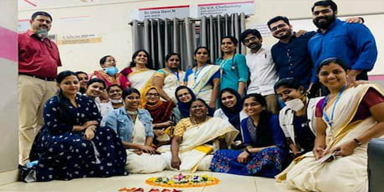 മുക്കം കെ.എം.സി.ടി മെഡിക്കല് കോളേജില് കോവിഡ് മാനദണ്ഡങ്ങള് ലംഘിച്ച് ഓണാഘോഷം മുക്കം കെ.എം.സി.ടി മെഡിക്കല് കോളേജില് കോവിഡ് മാനദണ്ഡങ്ങള് ലംഘിച്ച് ഓണാഘോഷം