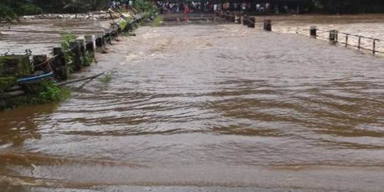 ശക്തമായ മഴ : കുട്ടനാട്ടിലെ താഴ്ന്ന പ്രദേശങ്ങളില് വെള്ളം കയറി ; എ സി റോഡിലും വെള്ളക്കെട്ട് രൂപപ്പെട്ടു ശക്തമായ മഴ : കുട്ടനാട്ടിലെ താഴ്ന്ന പ്രദേശങ്ങളില് വെള്ളം കയറി ; എ സി റോഡിലും വെള്ളക്കെട്ട് രൂപപ്പെട്ടു