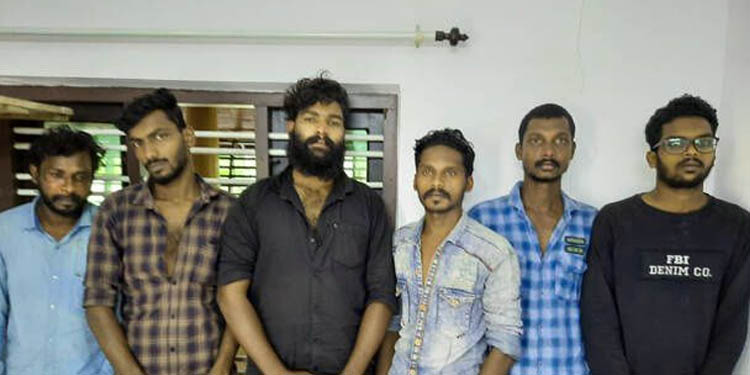 ശാസ്താംകോട്ട ഏഴാംമൈലില് ആട്ടോ ഡ്രൈവറെ ആക്രമിച്ച ആറംഗ ഗുണ്ടാസംഘം അറസ്റ്റില് ശാസ്താംകോട്ട ഏഴാംമൈലില് ആട്ടോ ഡ്രൈവറെ ആക്രമിച്ച ആറംഗ ഗുണ്ടാസംഘം അറസ്റ്റില്