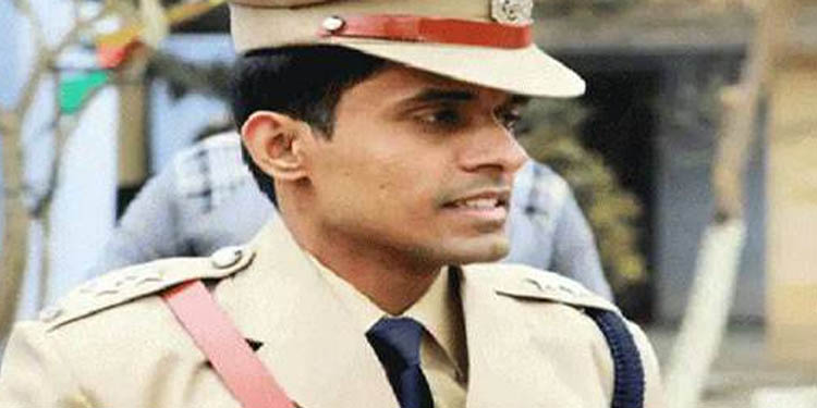 സുശാന്ത് സിംഗ് രജ്പുതിന്റെ മരണം : ഉദ്യോഗസ്ഥനെ ക്വാറന്റീനിലാക്കിയ നടപടി മുംബൈ അധികൃതര് പിന്വലിച്ചു സുശാന്ത് സിംഗ് രജ്പുതിന്റെ മരണം : ഉദ്യോഗസ്ഥനെ ക്വാറന്റീനിലാക്കിയ നടപടി മുംബൈ അധികൃതര് പിന്വലിച്ചു