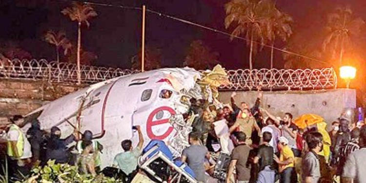 കരിപ്പൂര് വിമാനാപകടത്തില് രക്ഷാപ്രവര്ത്തനം നടത്തിയ 10 പേര്ക്ക് കോവിഡ് സ്ഥിരീകരിച്ചു കരിപ്പൂര് വിമാനാപകടത്തില് രക്ഷാപ്രവര്ത്തനം നടത്തിയ 10 പേര്ക്ക് കോവിഡ് സ്ഥിരീകരിച്ചു