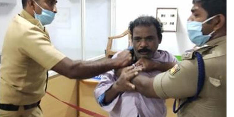കെ.എസ്.എഫ്.ഇ മാവേലിക്കര ശാഖയിലെ മോഷണശ്രമത്തിനിടെ സി.പി.എം മുന് ബ്രാഞ്ച് സെക്രട്ടറി അറസ്റ്റില് കെ.എസ്.എഫ്.ഇ മാവേലിക്കര ശാഖയിലെ മോഷണശ്രമത്തിനിടെ സി.പി.എം മുന് ബ്രാഞ്ച് സെക്രട്ടറി അറസ്റ്റില്