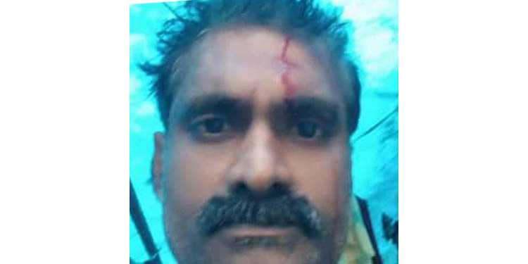 കൊവിഡ് സ്ഥിരീകരിച്ച മാതാവിനെ ആംബുലന്സില് എത്തിച്ച് മടങ്ങിയ മകനെ പ്രദേശവാസികള് ക്രൂരമായി മര്ദ്ദിച്ചു കൊവിഡ് സ്ഥിരീകരിച്ച മാതാവിനെ ആംബുലന്സില് എത്തിച്ച് മടങ്ങിയ മകനെ പ്രദേശവാസികള് ക്രൂരമായി മര്ദ്ദിച്ചു