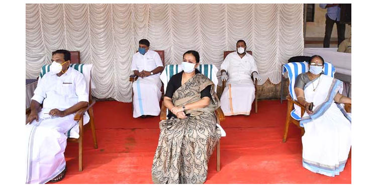 പത്തനംതിട്ടയുടെ പ്രഥമ വനിതയെ നോക്കുകുത്തിയാക്കി സ്വാതന്ത്ര്യ ദിനാഘോഷം നഗരസഭാ സ്റ്റേഡിയത്തില് ; പ്രതിഷേധവുമായി ചെയര്പേഴ്സണ് റോസിലിന് സന്തോഷ് പത്തനംതിട്ടയുടെ പ്രഥമ വനിതയെ നോക്കുകുത്തിയാക്കി സ്വാതന്ത്ര്യ ദിനാഘോഷം നഗരസഭാ സ്റ്റേഡിയത്തില് ; പ്രതിഷേധവുമായി ചെയര്പേഴ്സണ് റോസിലിന് സന്തോഷ്