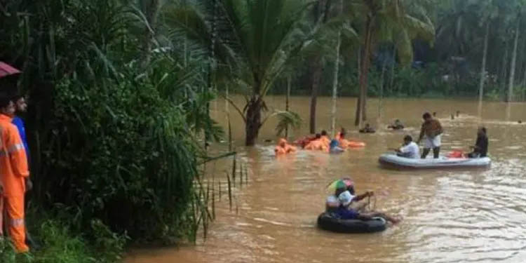 സംസ്ഥാനത്ത് നാശം വിതച്ച് കാലവര്ഷം: പാലക്കാട് വീട് തകര്ന്ന് വീണ് ഒരാള് മരിച്ചു സംസ്ഥാനത്ത് നാശം വിതച്ച് കാലവര്ഷം: പാലക്കാട് വീട് തകര്ന്ന് വീണ് ഒരാള് മരിച്ചു
