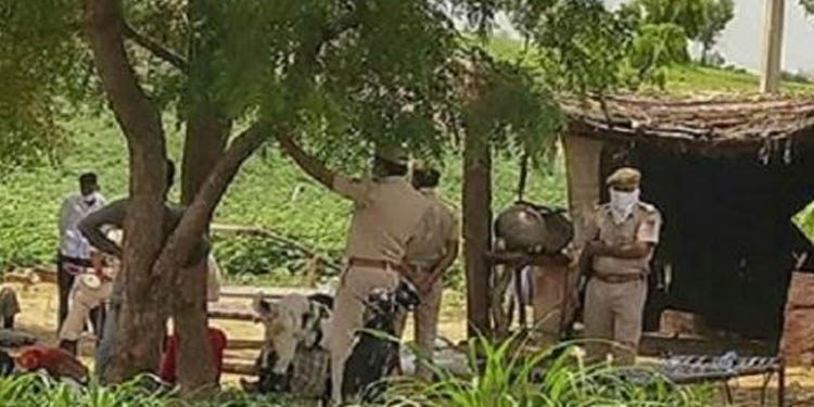 ഒരു കുടുംബത്തിലെ പതിനൊന്ന് പേരെ മരിച്ച നിലയില് കണ്ടെത്തി : സംഭവത്തില് ഉന്നതതല അന്വേഷണം വേണമെന്ന് ആവശ്യം ഒരു കുടുംബത്തിലെ പതിനൊന്ന് പേരെ മരിച്ച നിലയില് കണ്ടെത്തി : സംഭവത്തില് ഉന്നതതല അന്വേഷണം വേണമെന്ന് ആവശ്യം