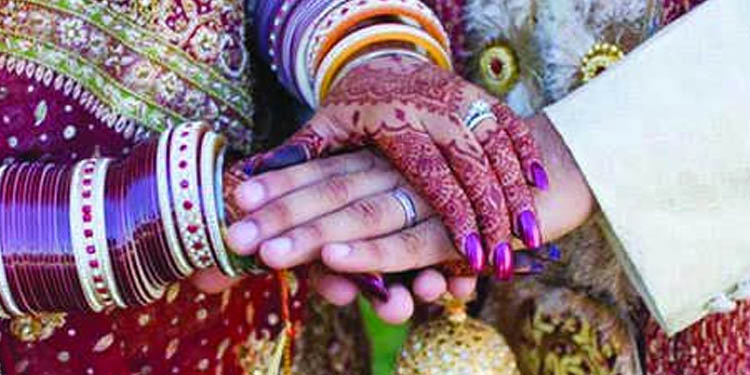 ഭര്ത്താവ് അമിതമായി സ്നേഹിക്കുന്നു , വഴക്കുണ്ടാക്കുന്നില്ല : വിവാഹമോചനം തേടി ഭാര്യ ഭര്ത്താവ് അമിതമായി സ്നേഹിക്കുന്നു , വഴക്കുണ്ടാക്കുന്നില്ല : വിവാഹമോചനം തേടി ഭാര്യ