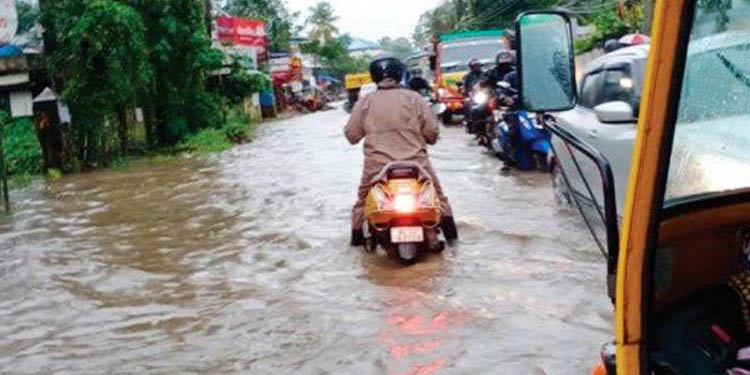 മഴ ശക്തം : ഇടുക്കിയില് നാലു സ്ഥലങ്ങളില് ഉരുള് പൊട്ടല് മഴ ശക്തം : ഇടുക്കിയില് നാലു സ്ഥലങ്ങളില് ഉരുള് പൊട്ടല്