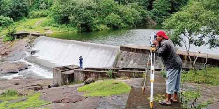 വനം വകുപ്പുമായുള്ള ഭൂമിതർക്കം പരിഹരിക്കാൻ ഡാം പ്രദേശങ്ങൾ കെ.എസ്.ഇ.ബി അളന്നു തുടങ്ങി വനം വകുപ്പുമായുള്ള ഭൂമിതർക്കം പരിഹരിക്കാൻ ഡാം പ്രദേശങ്ങൾ കെ.എസ്.ഇ.ബി അളന്നു തുടങ്ങി