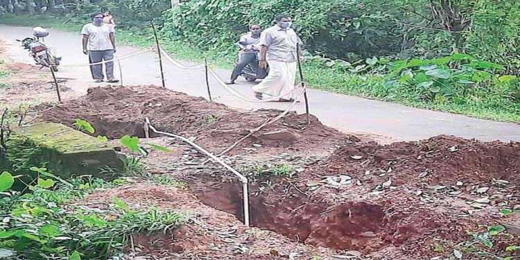 ചെന്നീർക്കരയിൽ വാട്ടർ അതോറിറ്റിയുടെ കുഴി അപകട ഭീഷണി ഉയർത്തുന്നു ചെന്നീർക്കരയിൽ വാട്ടർ അതോറിറ്റിയുടെ കുഴി അപകട ഭീഷണി ഉയർത്തുന്നു