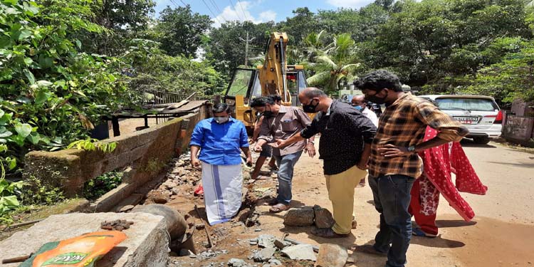 കോന്നി മെഡിക്കൽ കോളേജ് ശുദ്ധജല വിതരണ പദ്ധതിയുടെ പ്രധാന പൈപ്പ് ട്രയല് റണ്ണില് പൊട്ടിത്തെറിച്ചു കോന്നി മെഡിക്കൽ കോളേജ് ശുദ്ധജല വിതരണ പദ്ധതിയുടെ പ്രധാന പൈപ്പ് ട്രയല് റണ്ണില് പൊട്ടിത്തെറിച്ചു