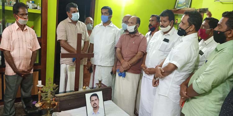 ബിജെപി സംസ്ഥാന അധ്യക്ഷൻ കെ.സുരേന്ദ്രൻ മത്തായിയുടെ കുടുംബത്തെ സന്ദർശിച്ചു ബിജെപി സംസ്ഥാന അധ്യക്ഷൻ കെ.സുരേന്ദ്രൻ മത്തായിയുടെ കുടുംബത്തെ സന്ദർശിച്ചു