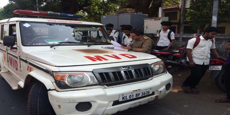 മോട്ടോര് വാഹനവകുപ്പിനെതിരെ വ്യാജപ്രചാരണം നടത്തുന്നവര്ക്കെതിരെ നിയമനടപടി സ്വീകരിക്കും മോട്ടോര് വാഹനവകുപ്പിനെതിരെ വ്യാജപ്രചാരണം നടത്തുന്നവര്ക്കെതിരെ നിയമനടപടി സ്വീകരിക്കും