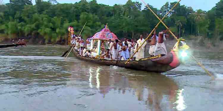 ആറന്മുള ഉതൃട്ടാതി ജലോത്സവം ആചാരപരമായ ചടങ്ങുകള് പാലിച്ച് നടത്തും ആറന്മുള ഉതൃട്ടാതി ജലോത്സവം ആചാരപരമായ ചടങ്ങുകള് പാലിച്ച് നടത്തും