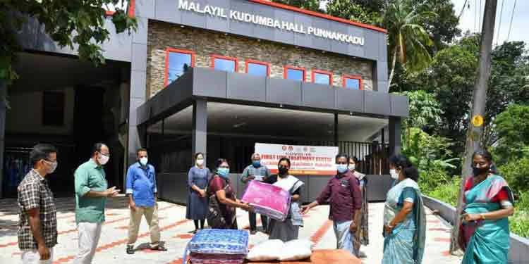 സിഎഫ്എല്റ്റിസികള്ക്ക് കട്ടിലുകളും മെത്തയും കൈമാറി സിഎഫ്എല്റ്റിസികള്ക്ക് കട്ടിലുകളും മെത്തയും കൈമാറി